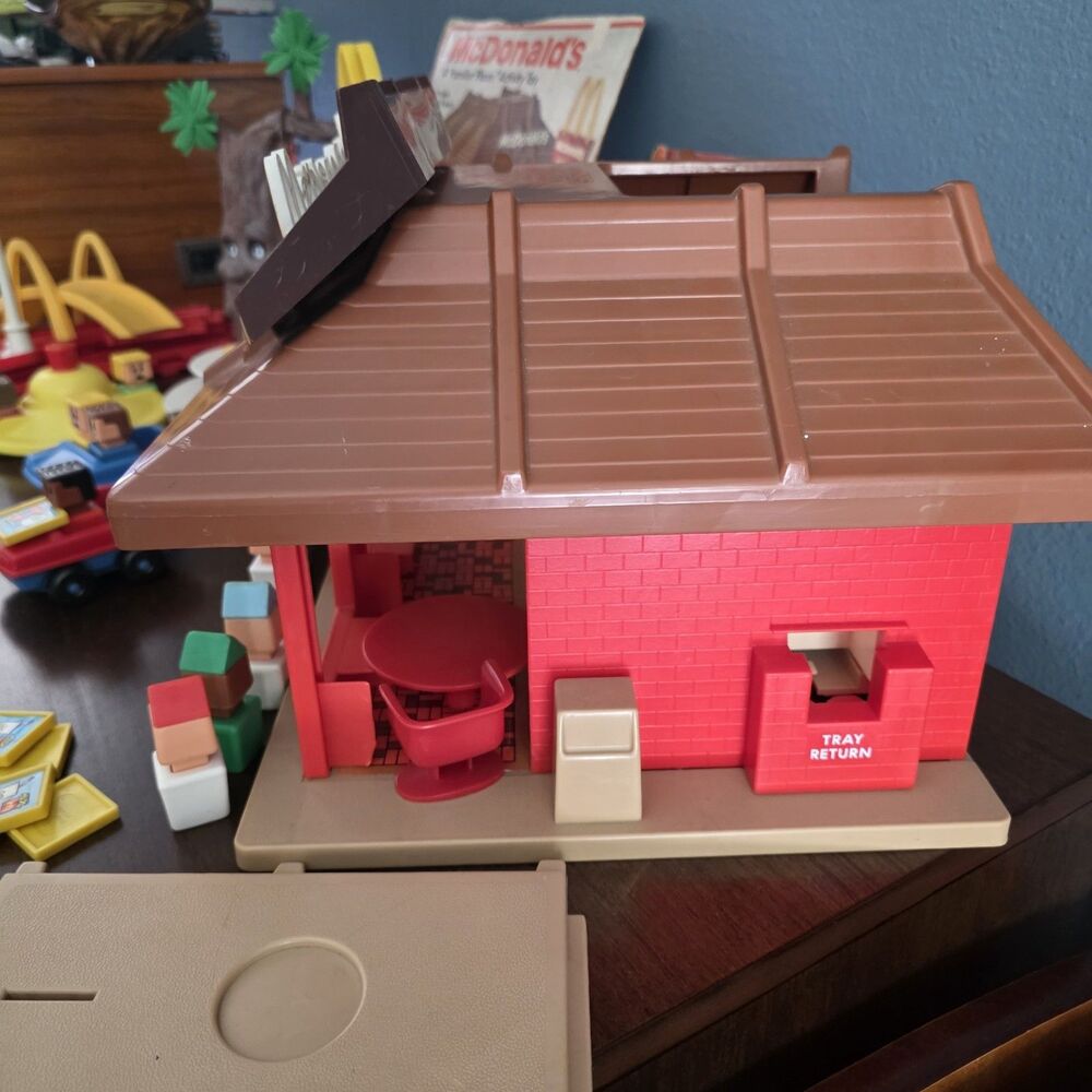 Vintage 1974 Playskool McDonalds Restaurant Familiar Places Play set Train Track - Picture 7 of 14